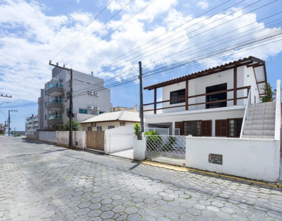 CL-183V Casa con 5 habitaciones a 150 metros del mar en Bombas