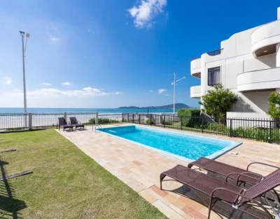 CL-0230 Tríplex Beira Mar de 4 habitaciones con piscina en Bombas