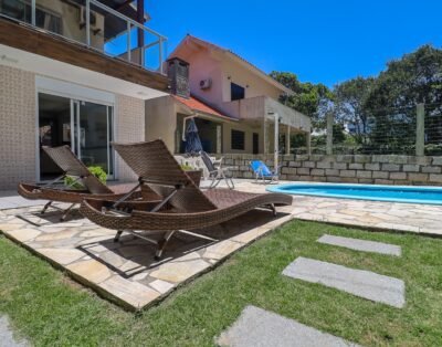 CR-L025 Casa con 3 suite a 200 metros del mar en Mariscal