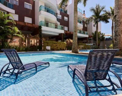 LI-1021 Departamento de 3 habitaciones y piscina a 50 metros del mar en Bombinhas